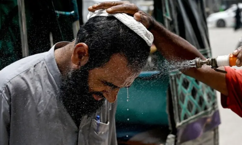 ملک بھر میں گرمی کا راج، کراچی میں پارہ 41 ڈگری تک پہنچ گیا