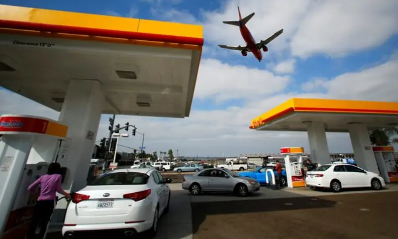Trump&rsquo;s war gamble meets the politics of $4.40 gas