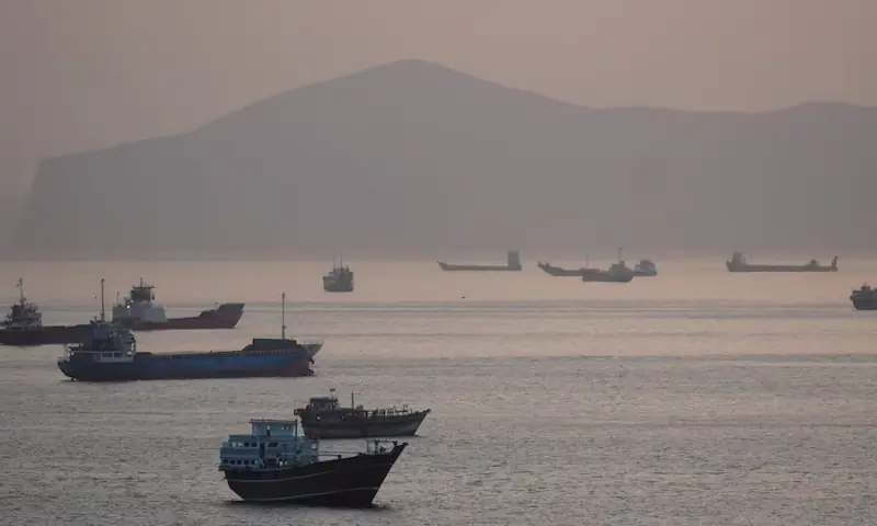 US says it has missile destroyers in Gulf and two American ships have crossed Strait