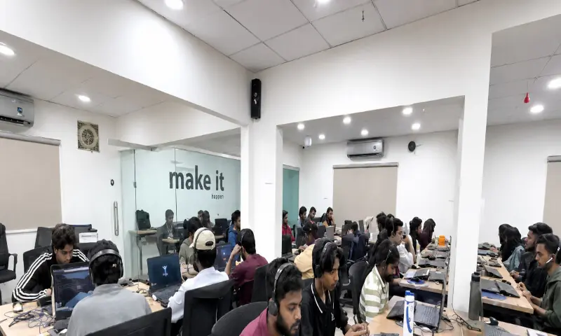 NCCIA busts illegal call centre in Karachi, detains 41 suspects