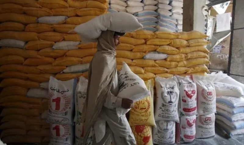 کراچی میں کون سا آٹا کتنے میں ملے گا؟ کمشنر کراچی نے نئی قیمتیں مقرر کردیں
