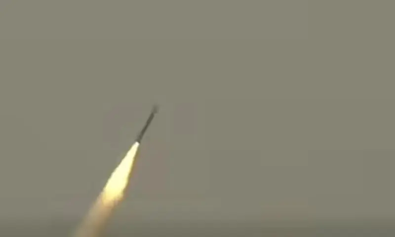 پاک فوج کا طویل فاصلے تک مار کرنے والے 'فتح 4' کروز میزائل کا کامیاب تجربہ