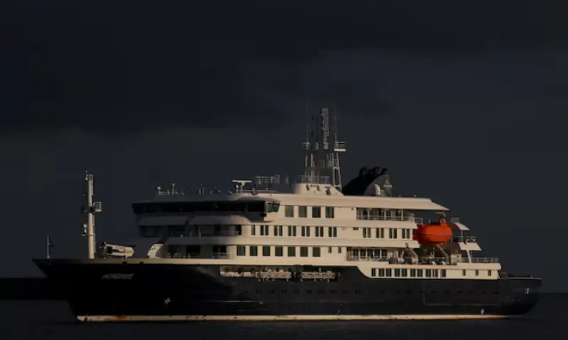 Australians from hantavirus-hit cruise ship arrive home to quarantine