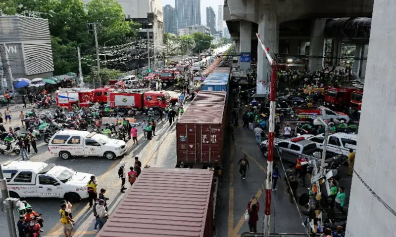 Train collision sparks deadly bus fire in Bangkok