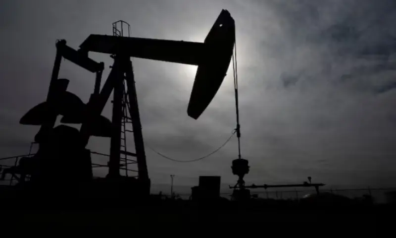Oil falls 2% as Trump holds off scheduled attack on Iran