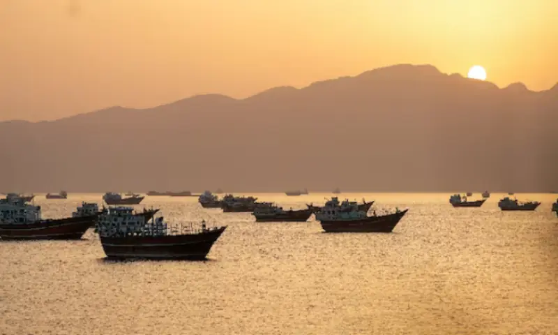 Tankers exit Strait of Hormuz with 6 million barrels of crude oil