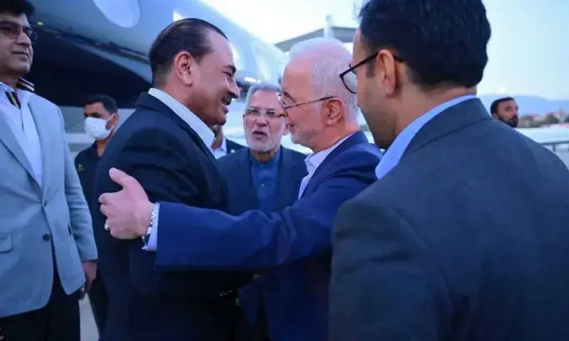 Field Marshal lands in Tehran to push US-Iran peace deal
