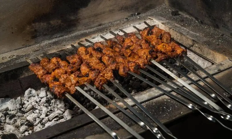 عیدالاضحیٰ پر گھر میں نرم اور رسیلا بار بی کیو کیسے تیار کریں؟