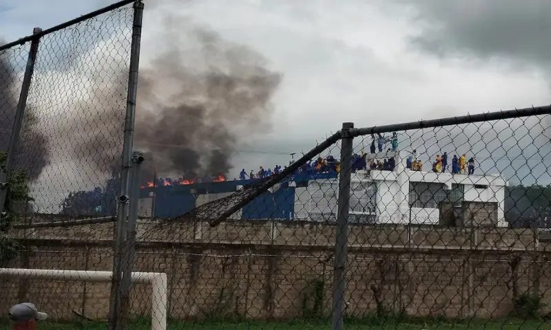 Venezuelan inmates take to prison roof to protest shootings, abuse