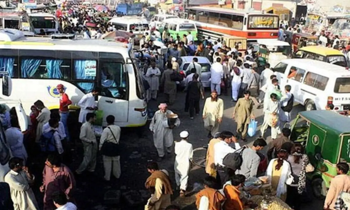 پیٹرول اور ڈیزل سستا ہونے کے بعد ٹرانسپورٹرز نے بھی کرایوں میں کمی کردی