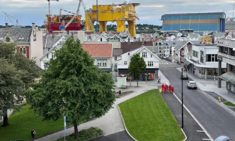 Norway offshore oil workers plan strike over wage dispute