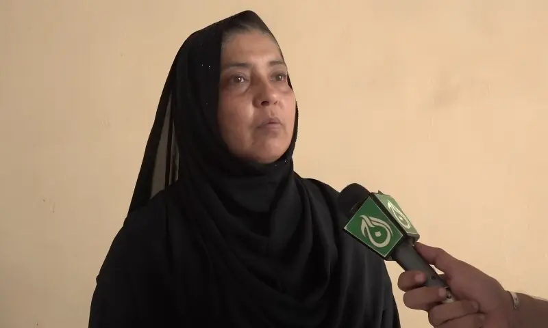 پولیس افسر پر ریپ کیس کے ملزم کو سہولیات دینے کا الزام لگانے والی خاتون اہلکار گفتگو پولیس افسر پر ریپ کیس کے ملزم کو سہولیات دینے کا الزام لگانے والی خاتون اہلکار گفتگو