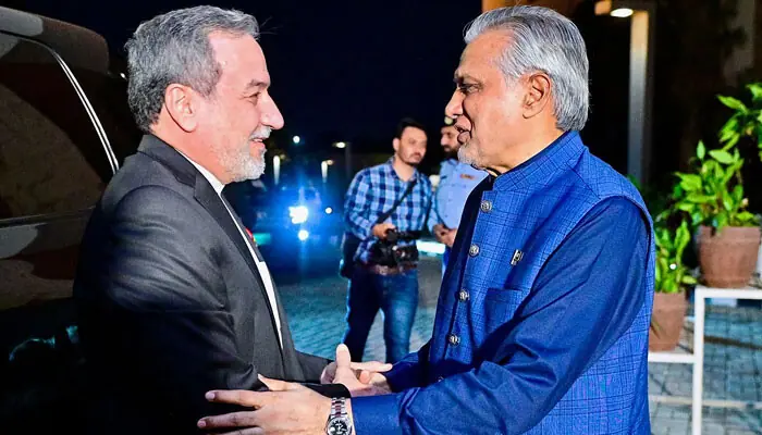 اسحاق ڈار اور عباس عراقچی کا رابطہ، خطے کی صورت حال اور جنگ بندی پر تبادلہ خیال اسحاق ڈار اور عباس عراقچی کا رابطہ، خطے کی صورت حال اور جنگ بندی پر تبادلہ خیال