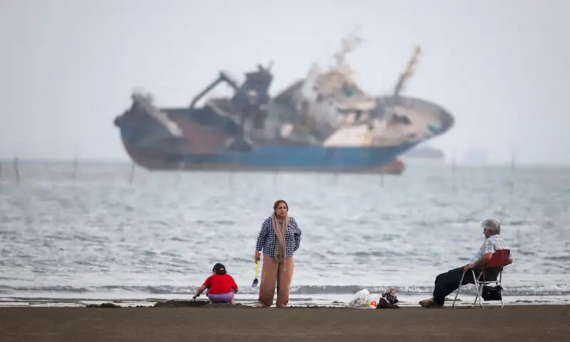 US strikes Iranian radar sites after drones target maritime traffic