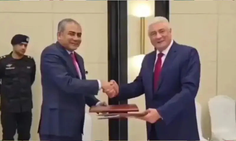 Pakistan, Russia sign landmark accords to curb illegal immigration, narcotics trafficking