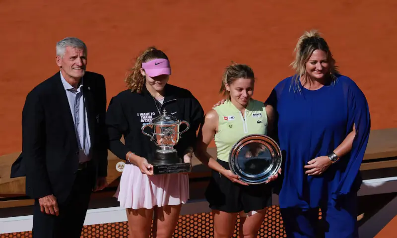 Russia&rsquo;s Mirra Andreeva celebrates with the trophy as Poland&rsquo;s Maja Chwalinska celebrates with the runners-up trophy alongside former tennis player Mary Pierce and President of the FFT Gilles Moretton after their final match at the French Open in Paris. &ndash; Reuters