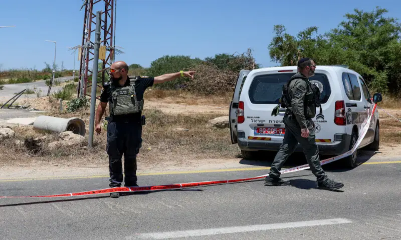 One killed, five injured in suspected terror attack near West Bank