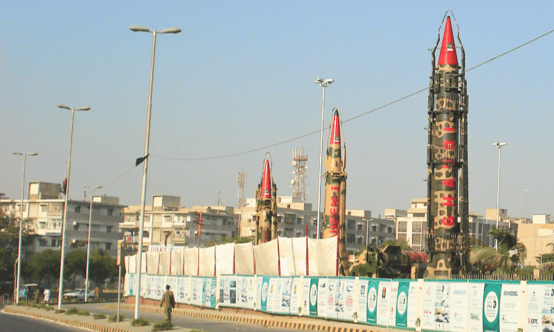 ایٹمی ہتھیاروں کی تیاری میں تیزی، پاکستان اور بھارت کے پاس کتنے نیوکلیئر وارہیڈز موجود ہیں؟