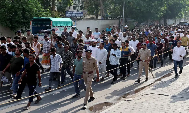 India detains and deports 5,000 Bangladeshis