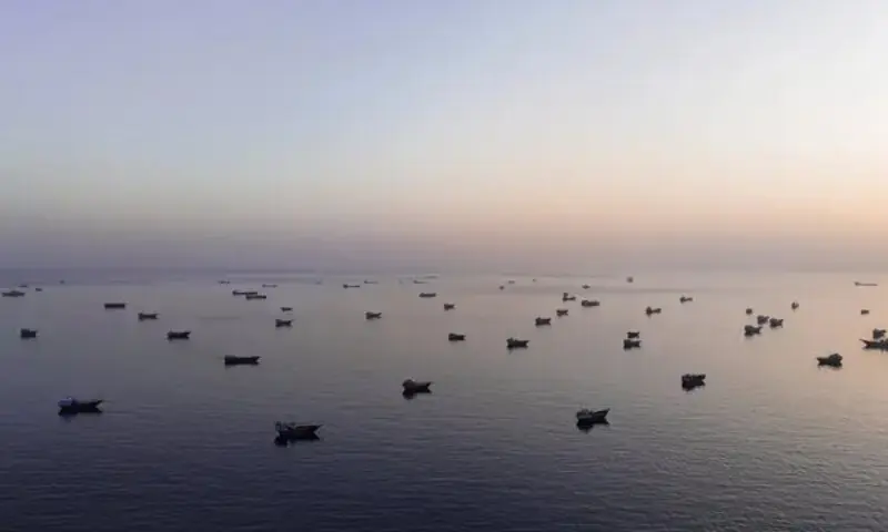 Crew rescued after US helicopter goes down near Strait Of Hormuz, NYT reports