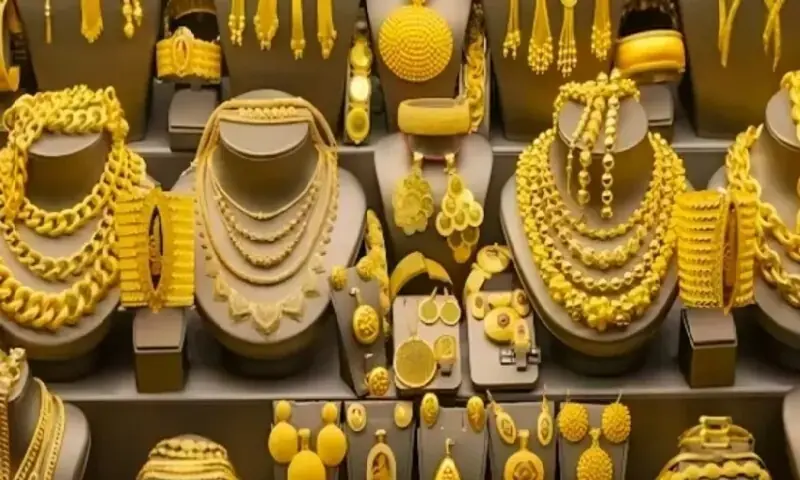 Gold climbs in Pakistan as global prices surge