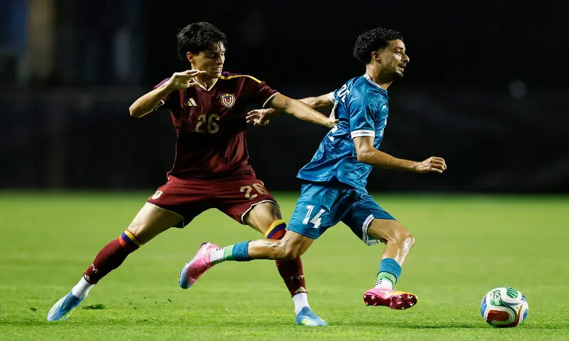 Iraq&rsquo;s midfielder #14 Zidane Iqbal runs with the ball during the international friendly football match between Iraq and Venezuela at SeatGeek Stadium in Bridgeview, Illinois, on June 9, 2026. AFP file