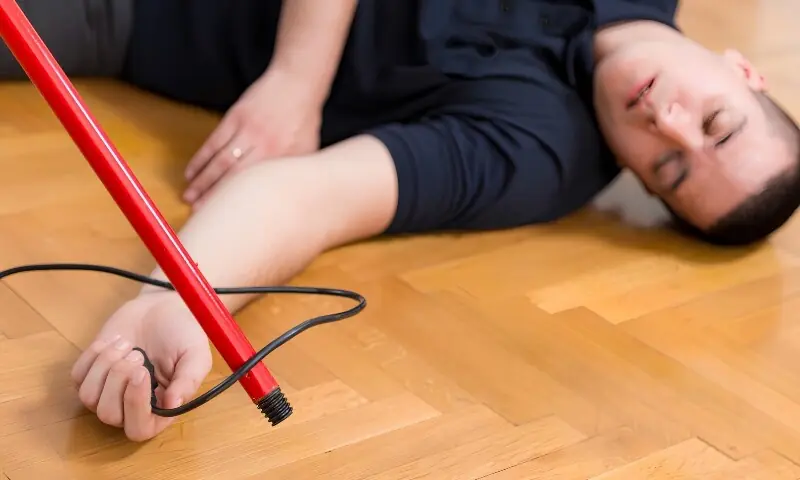 کرنٹ لگ جائے تو کیا کریں؟ وہ 4 فوری اقدامات جو کسی کی جان بچا سکتے ہیں