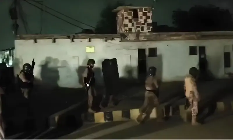 کراچی میں رینجرز کیمپ پر جماعت الحرار کے دہشتگردوں کا حملہ؛ تین اہلکار شہید