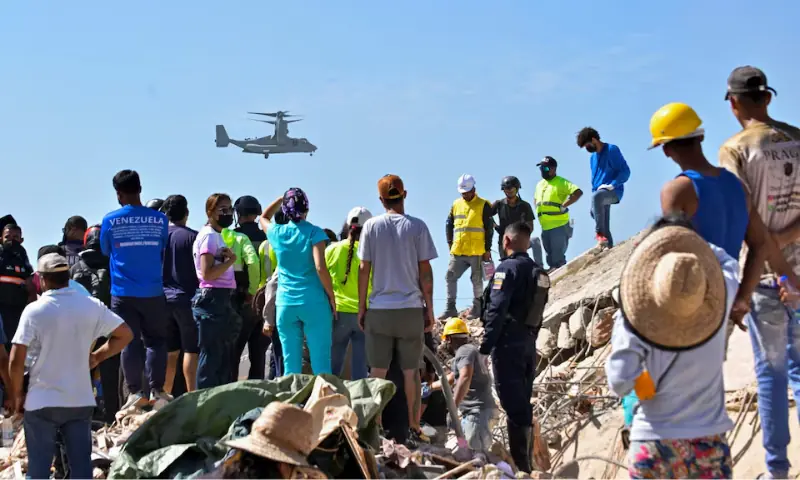 Thirty-three people rescued, thousands still missing after Venezuela quakes