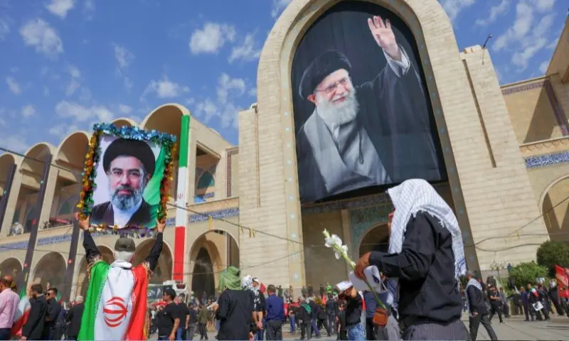 مجتبیٰ خامنہ ای اپنے والد کے جنازے میں شریک کیوں نہیں؟ امریکی میڈیا کا بڑا دعویٰ