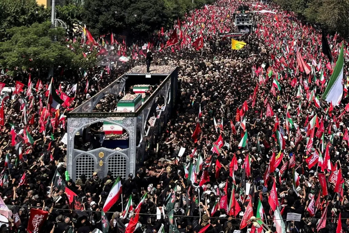 آیت اللہ خامنہ ای کی میت کا جلوس آیت اللہ خامنہ ای کی میت کا جلوس