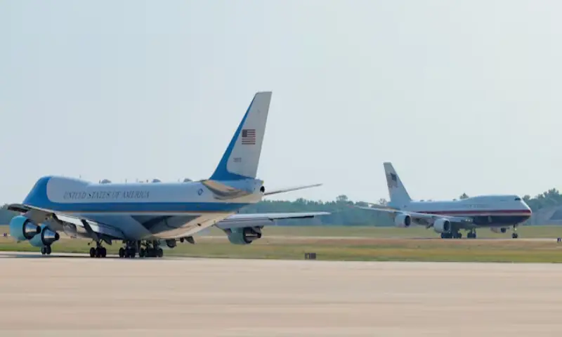 Scare Force One? Security questions swirl over Trump's new plane