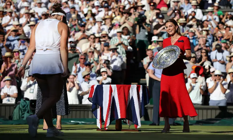  Britain&rsquo;s Catherine, Princess of Wales presents the winner&rsquo;s trophy, the Venus Rosewater Dish, to Czech Republic&rsquo;s Linda Noskova (left) after her victory against Czech Republic&rsquo;s Karolina Muchova at the end of their women&rsquo;s singles final tennis match on the thirteenth day of the 2026 Wimbledon Championships at The All England Lawn Tennis and Croquet Club in Wimbledon, southwest London, on July 11, 2026. AFP 