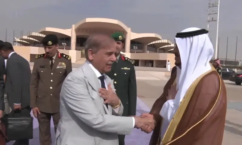 وزیرِ اعظم شہباز شریف کا ایک روزہ دورہ پر دوحا پہنچ گئے