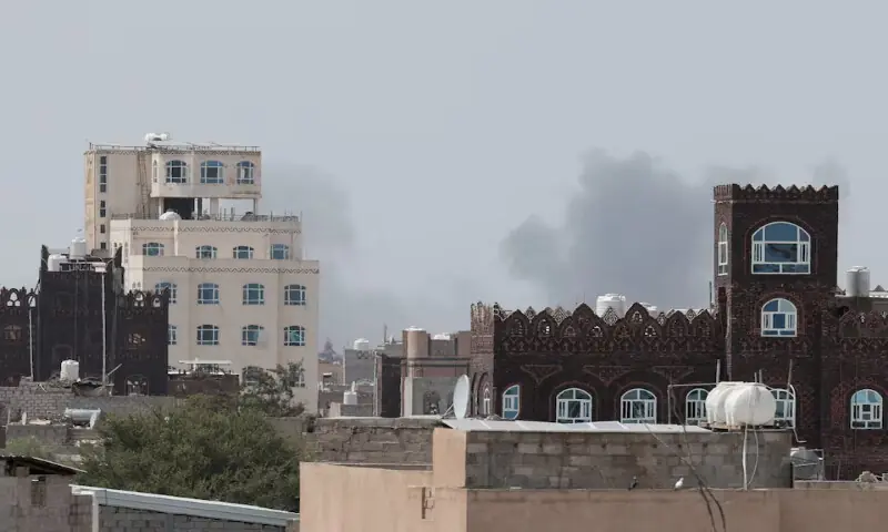 Yemen govt says attacked Sanaa airport to keep Iranian plane from landing