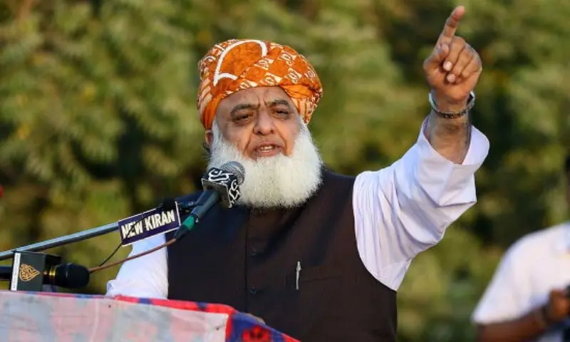'ہوش سنبھال کر بات کریں': مولانا فضل الرحمان کے متنازع بیان پر ملکی سیاسی قیادت میں غصہ، معافی کا مطالبہ