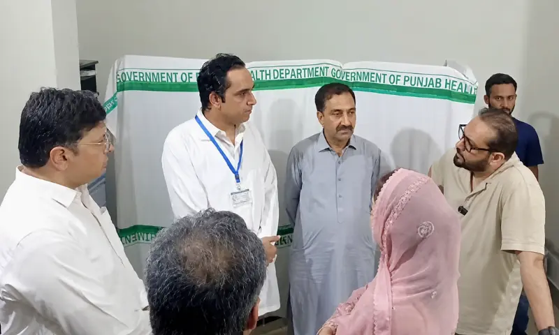 کفایت شعاری کا حکم اور ای سی چلانے پر اسپتال کے سپرنٹینڈنٹ کی معطلی: 'یہ وزیر کہاں تھے جب 11 ارب کا جہاز خریدا تھا'