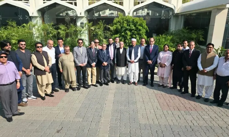 اے پی این ایس کے وفد کی وفاقی وزیر اطلاعات عطا تارڑ سے ملاقات، پرنٹ میڈیا کو درپیش اہم امور پر تبادلہ خیال