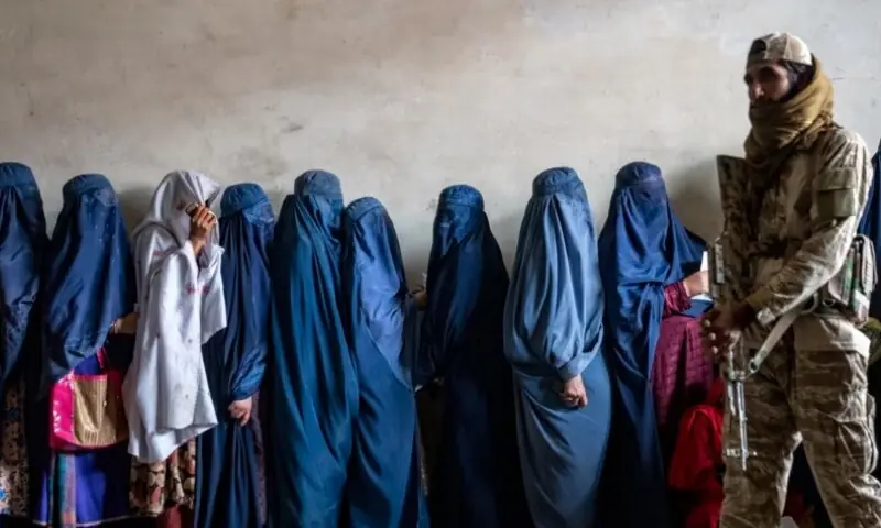 افغانستان میں لباس کے نام پر خواتین اور داڑھی کے لیے مردوں کی گرفتاریاں تیز