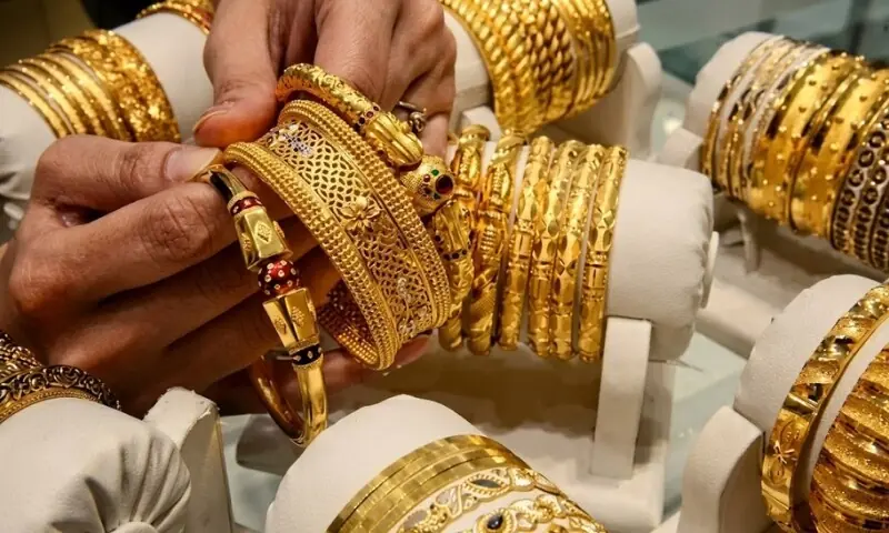 سونے کی قیمتوں میں پھر بڑا اِضافہ، فی تولہ قیمت کتنی ہوگئی؟ سونے کی قیمتوں میں پھر بڑا اِضافہ، فی تولہ قیمت کتنی ہوگئی؟
