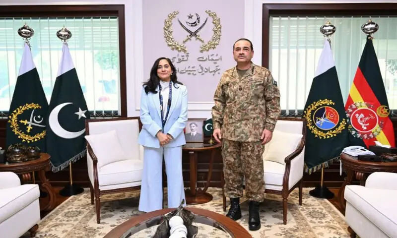 Pakistan, Canada pledge stronger defence ties