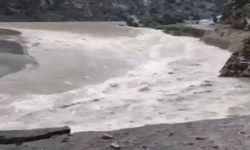 Flash floods cut off Astore as key road closes