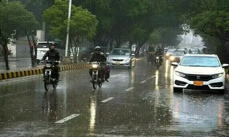 Light to moderate rain brings relief to Karachi