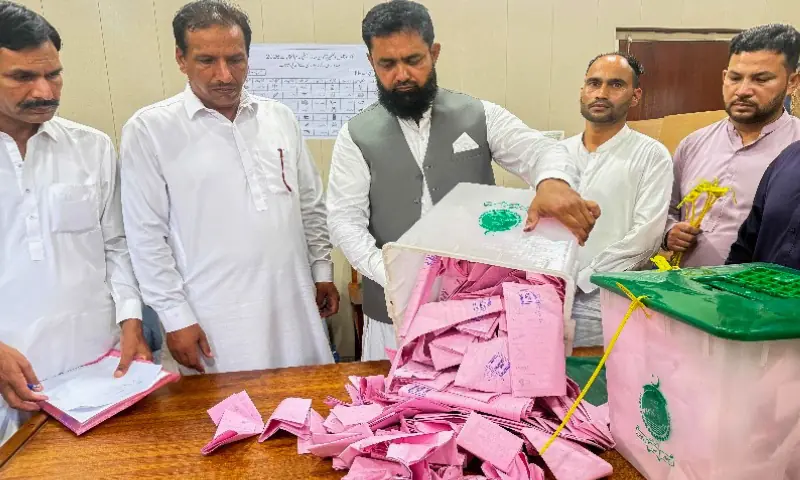 آزاد کشمیر انتخابات: ن لیگ 5 اور پیپلزپارٹی 2 نشستوں پر آگے، ہنگامہ آرائی کے دوران ایک کارکن جاں بحق