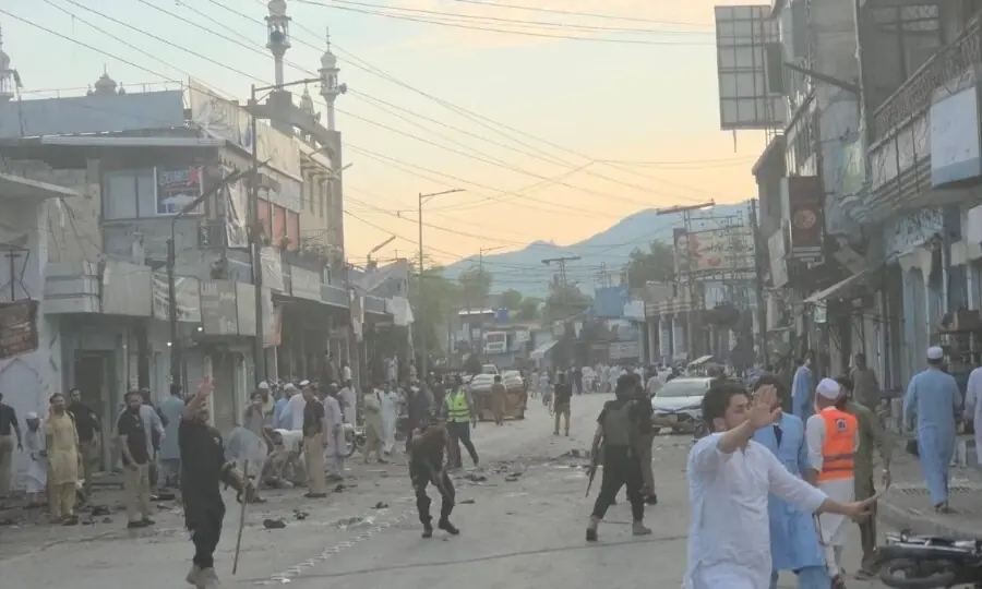 سوات: کبل پولیس اسٹیشن کے مرکزی گیٹ پر خودکش دھماکا، اہلکاروں سمیت 14 افراد شہید
