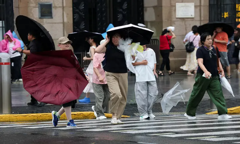 Typhoon Dolphin set to hit China's east coast, triggering flood warnings