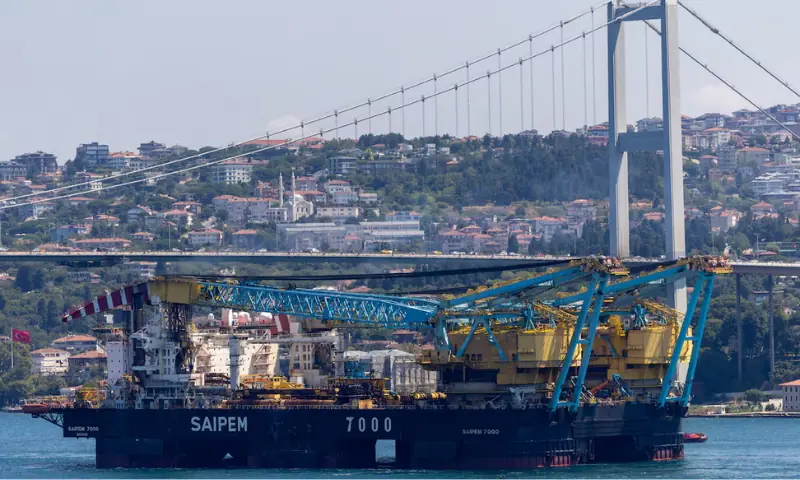 Passage of ships to Black Sea continues smoothly, Turkish officials say