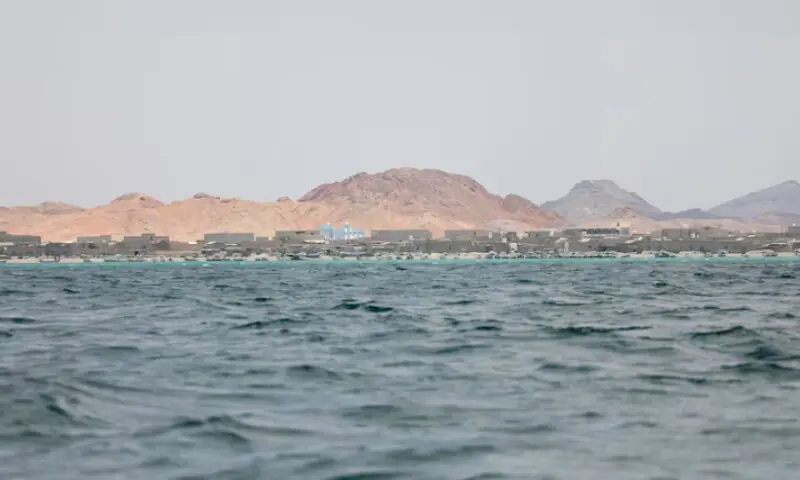 Three Pakistanis among six killed in Houthi strike on Red Sea ship