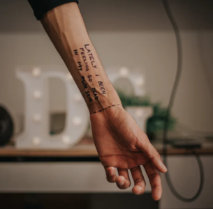 6 signs to identify if you're in a relationship with a narcissist