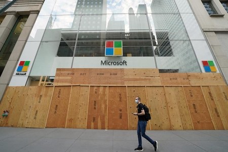 At least 10 hacking groups using Microsoft software flaw: researchers